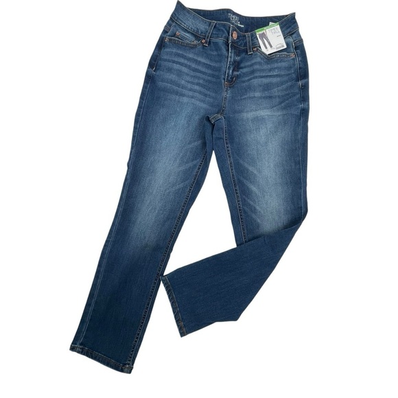 Time & Tru Womens Size 4 Blue denim Jeans Stretch Mid-Rise Straight NWT - Picture 1 of 9